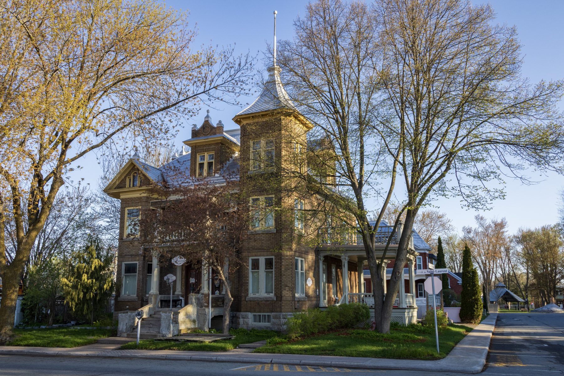 100 ave St Laurent-2